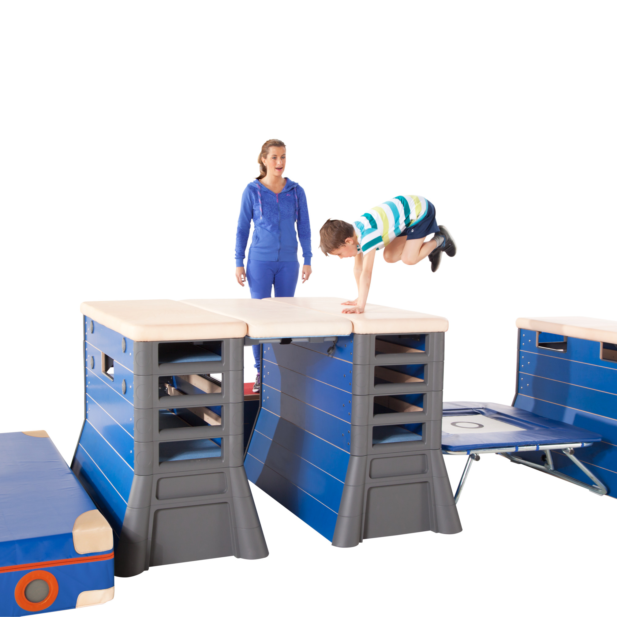 Vaulting Box® with lateral openings in intermediate section