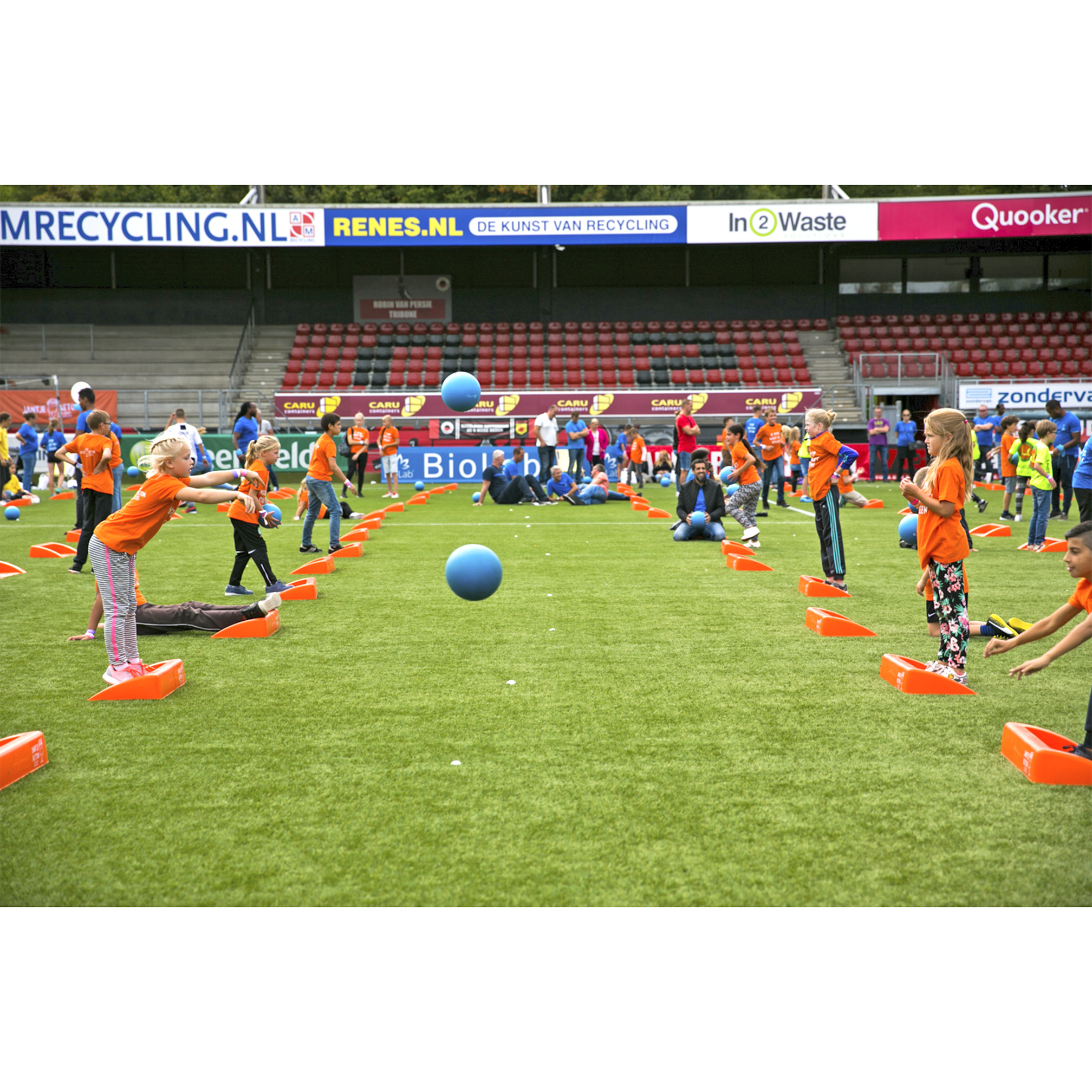 Portable kerb for 'kerbball'